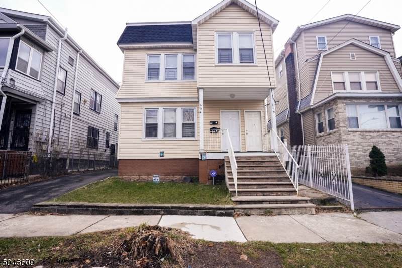194 Hobson St - Photo 1