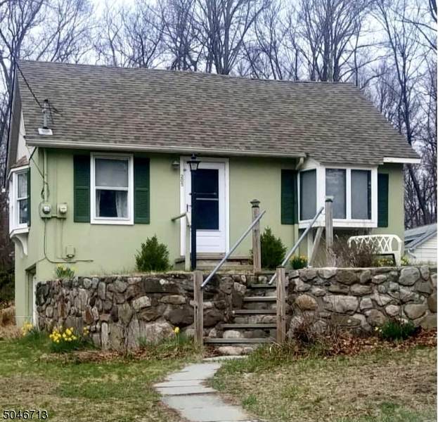 205 Fairview Ave - Photo 1