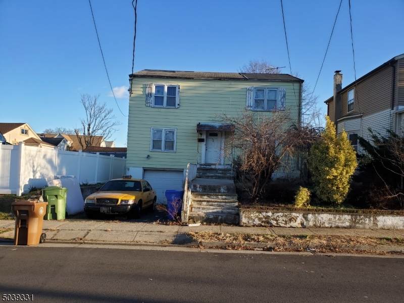 630 Jackson Ave - Photo 1