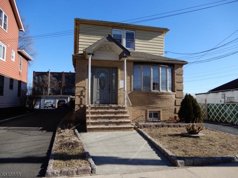 9 Berkeley Ave - Photo 1