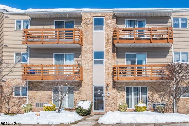 684 Union Ave - Photo 1