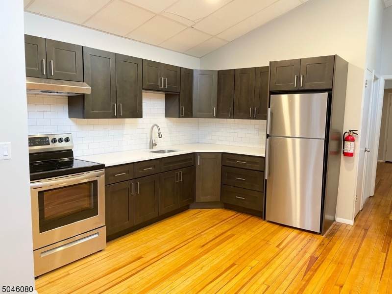 180 Maplewood Ave - Photo 1