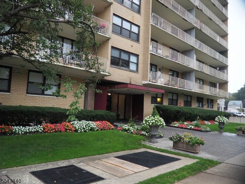 285 Aycrigg Ave - Photo 1