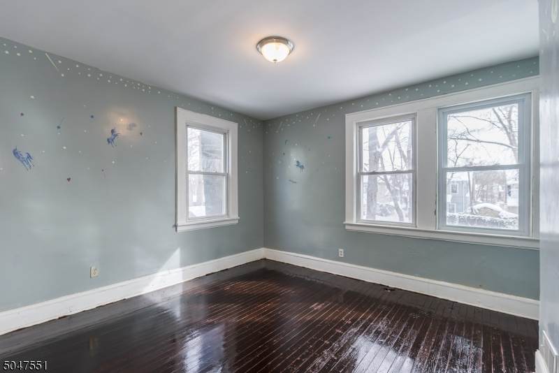 134 Alexander St - Photo 1