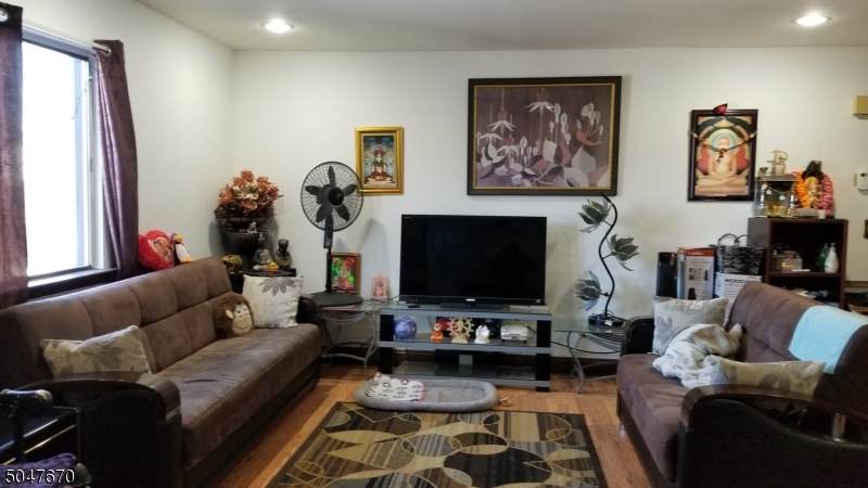 512 Cricket Ln - Photo 1