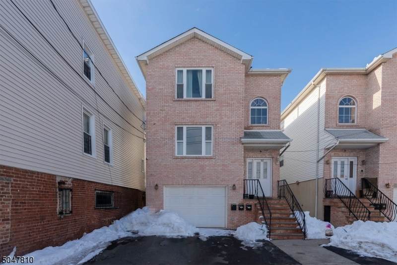 57 Dawson St - Photo 1