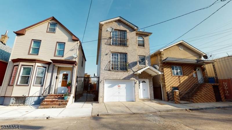 90 Vincent St - Photo 1