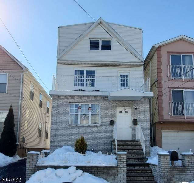1016 Julia St - Photo 1