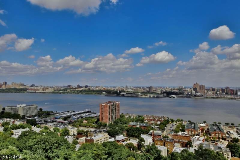 100 Carlyle Drive-Cn17k - Photo 1