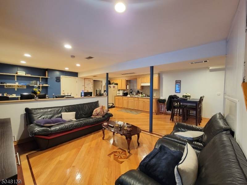921 Jackson Ave - Photo 1
