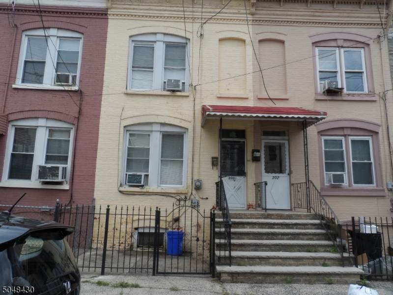 200 Parker St - Photo 1