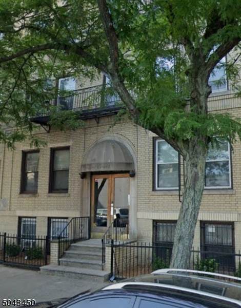 66 Romaine Ave - Photo 1