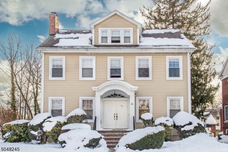 41 Temple Pl - Photo 1