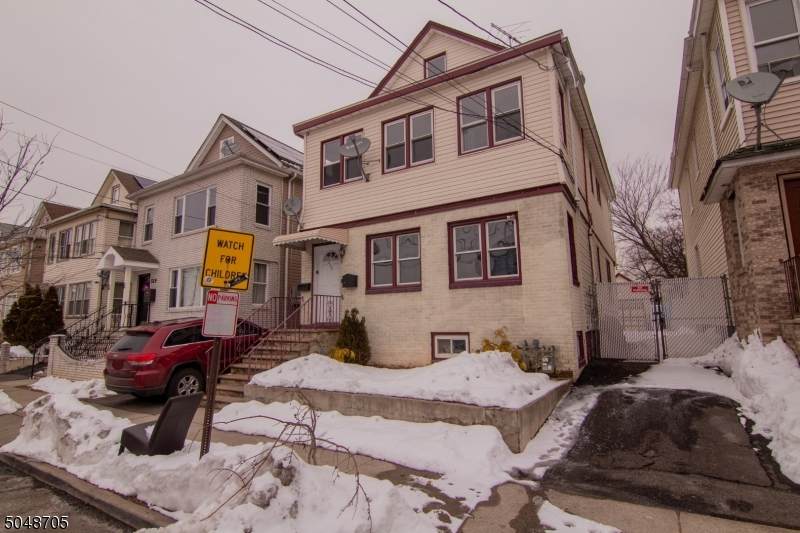 525 Bond St - Photo 1