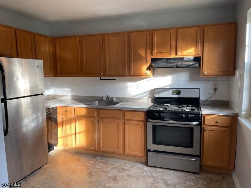 48 Southgate - Photo 1