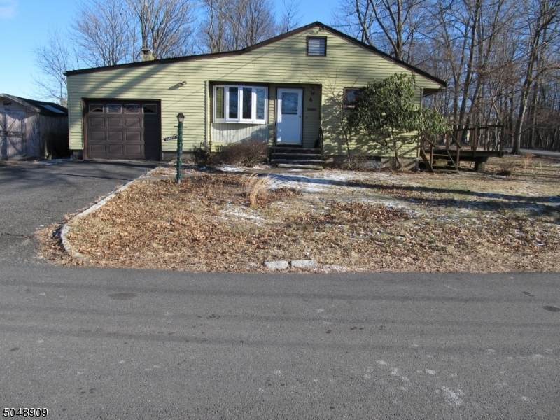 4 Robin Ln - Photo 1