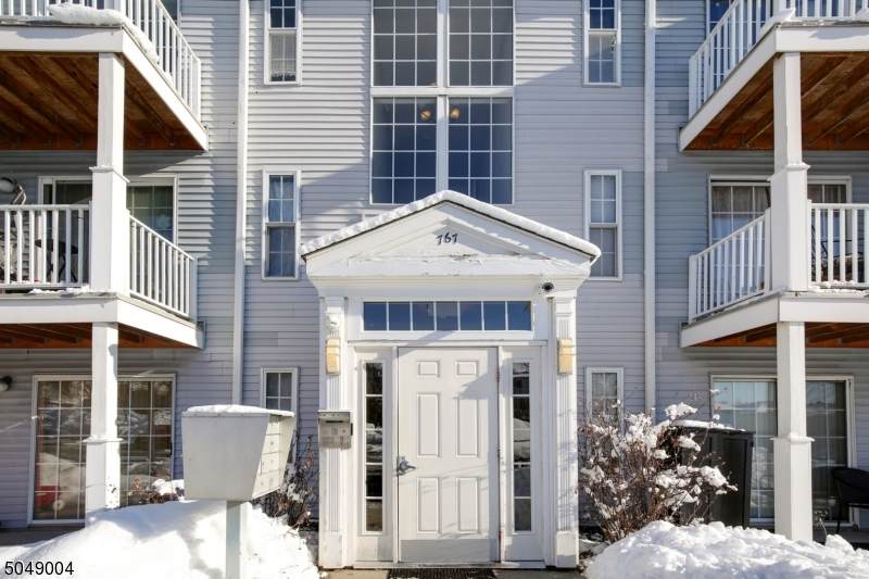 767 Summer Ave - Photo 1