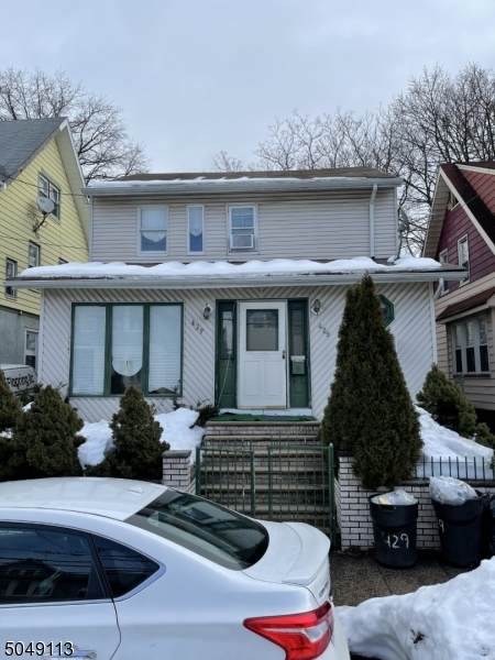 429 E 32nd St - Photo 1