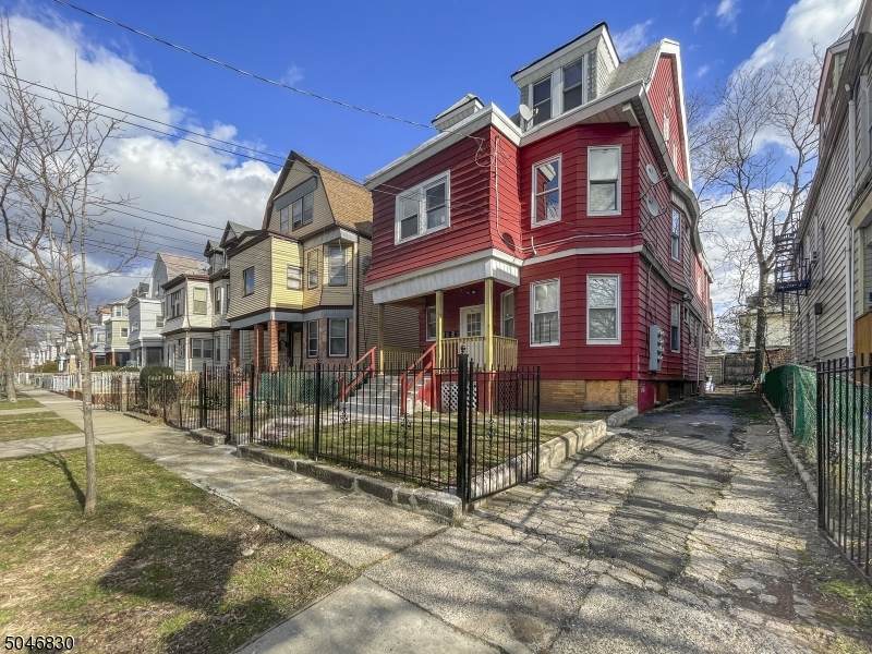 44 Baldwin Ave - Photo 1