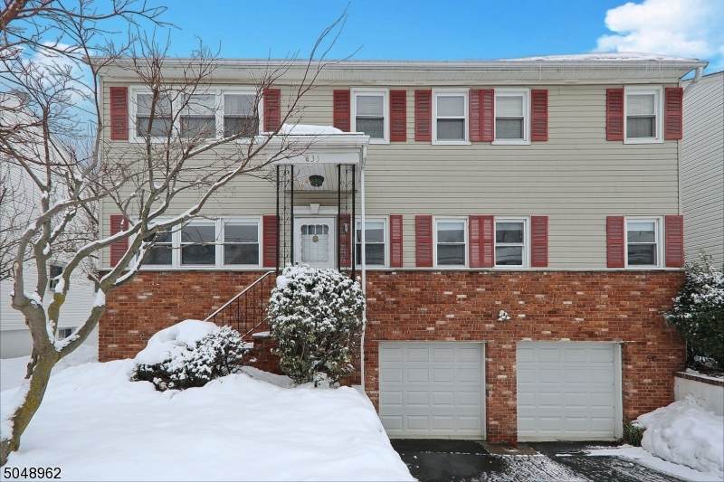 833 Dewey St - Photo 1