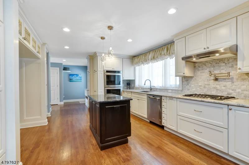 140 Douglass Ave - Photo 1