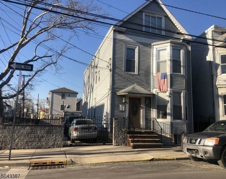 60 Napoleon St - Photo 1
