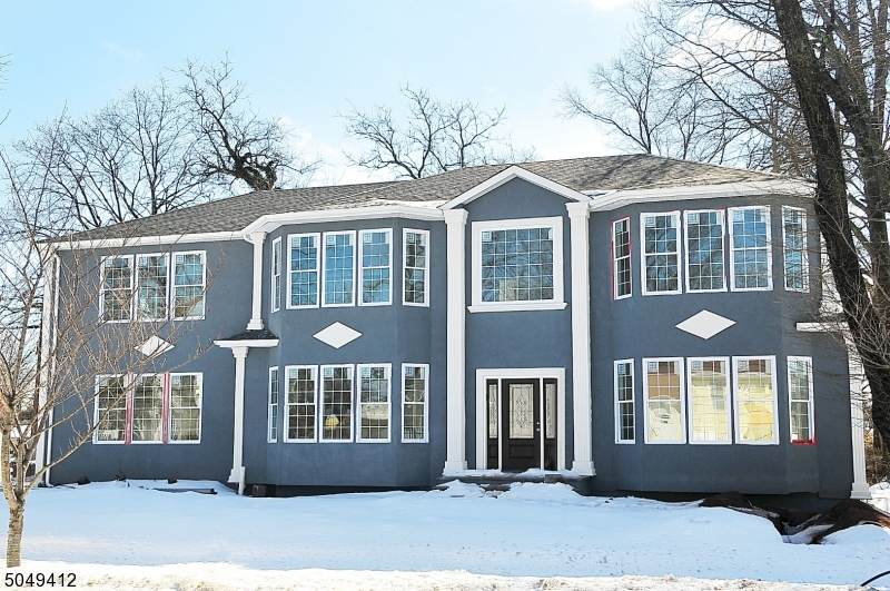 916 Walnut St - Photo 1
