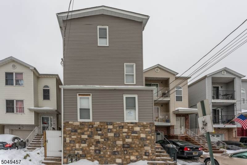 512 S Park St - Photo 1