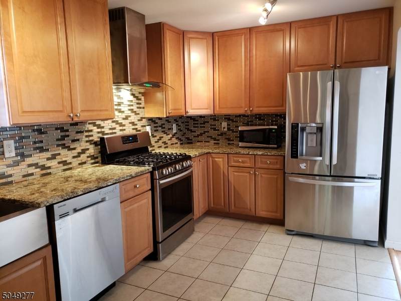 1080 E Grand St - Photo 1
