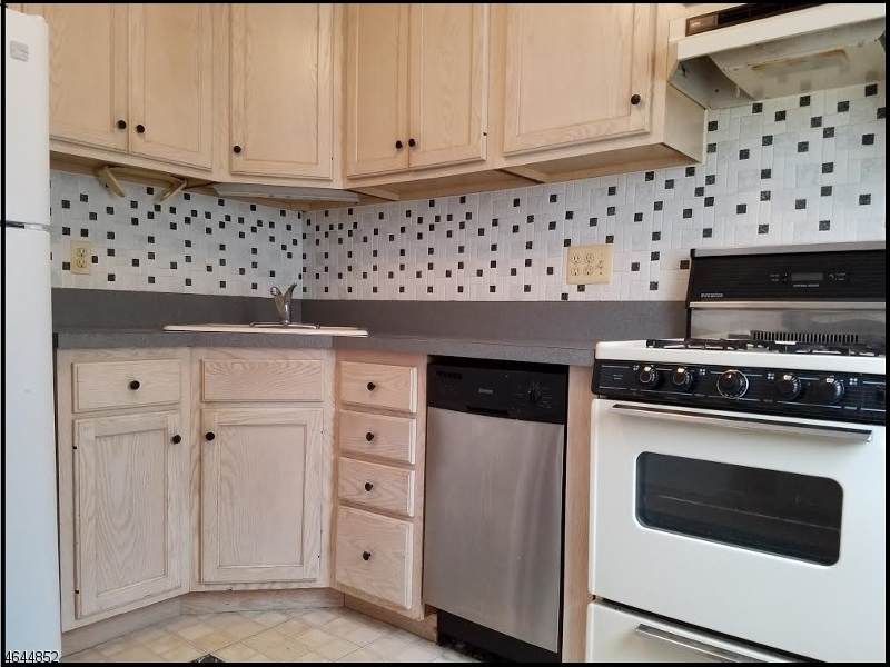7 Dartmouth Ave Apt 3B - Photo 1