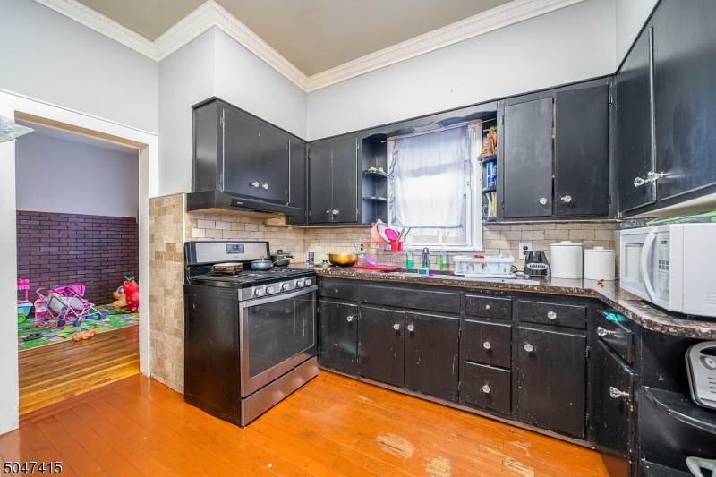 81 Merchant St - Photo 1