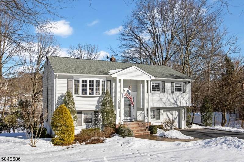 10 Thornton Dr - Photo 1