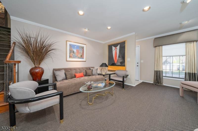 28 Morris Ave - Photo 1