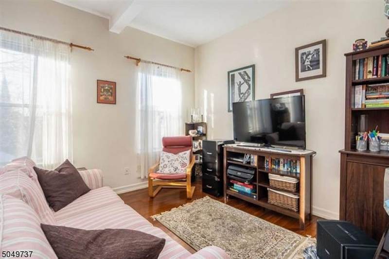 116 Coles St - Photo 1