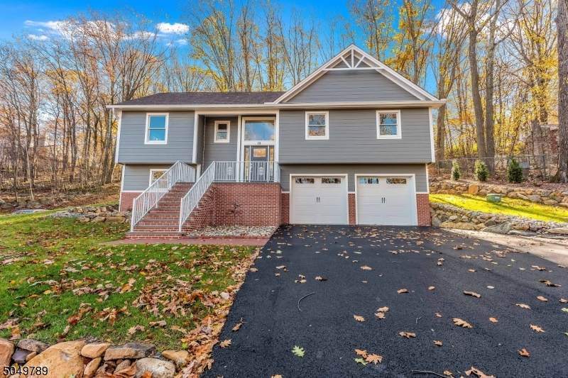 18 Cayuga Ave - Photo 1