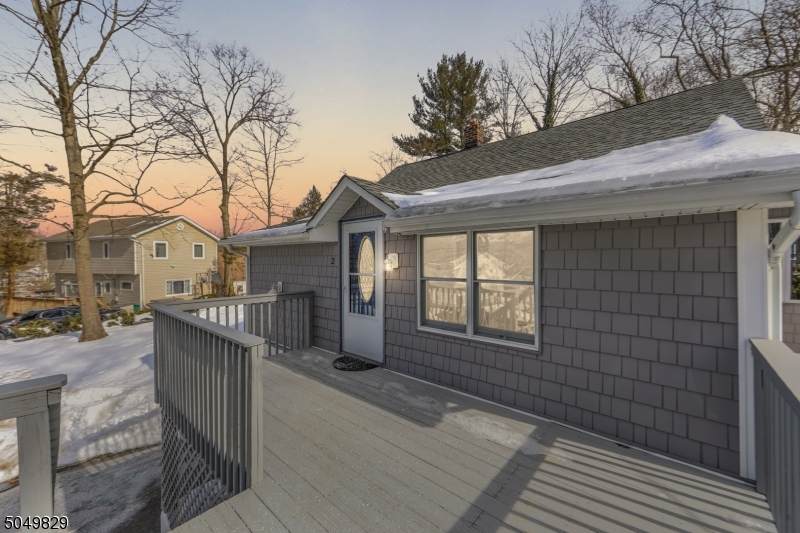 1 Oak St - Photo 1