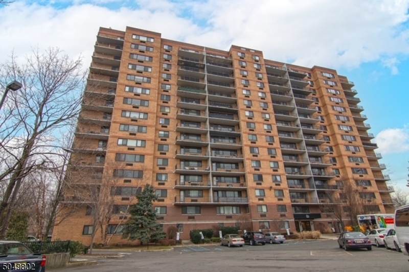 60 Parkway Dr - Photo 1