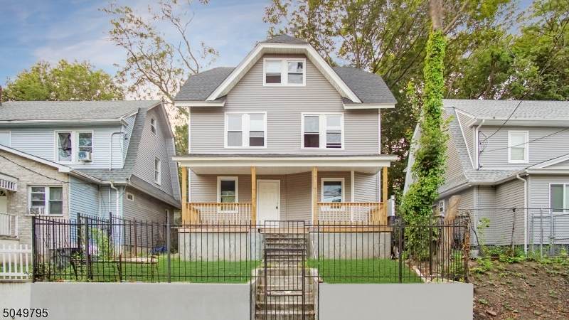 35 Pine Grove Ter - Photo 1