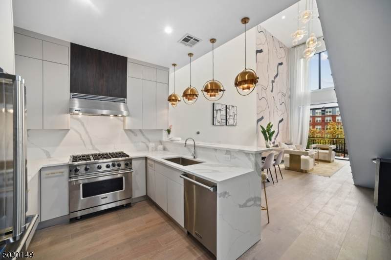 14 2nd St, 3D - Photo 1
