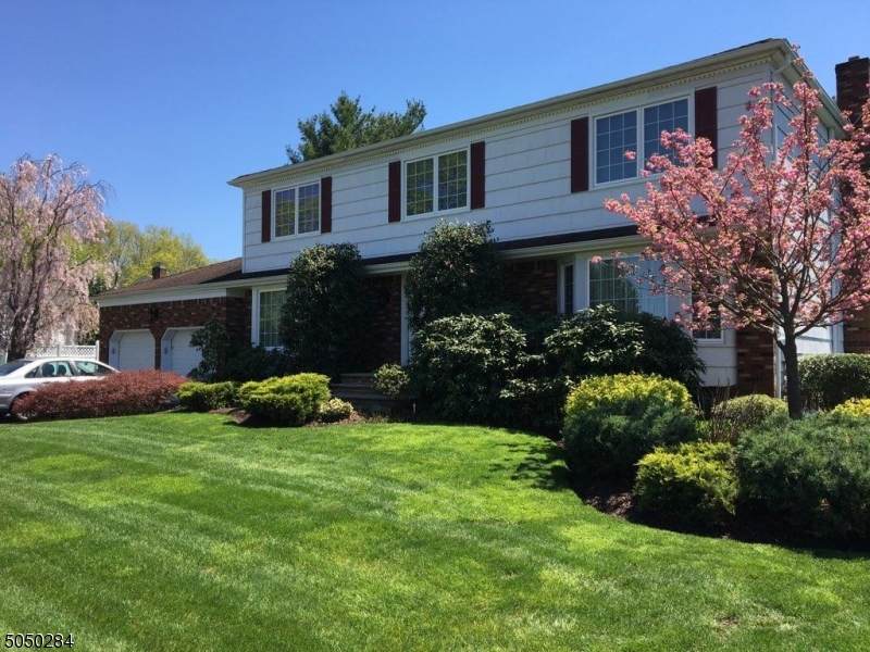 48 Tanglewood Dr - Photo 1
