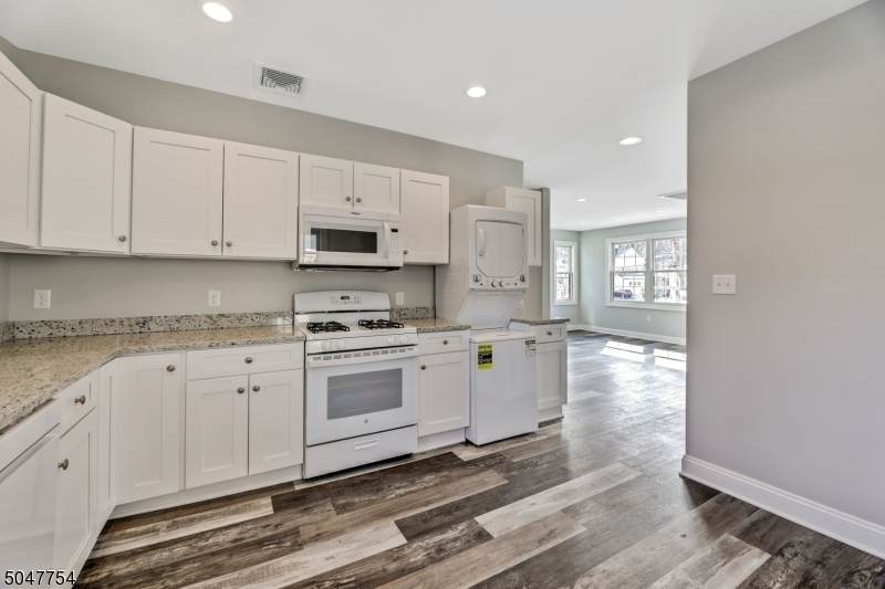 123 Washington St - Photo 1