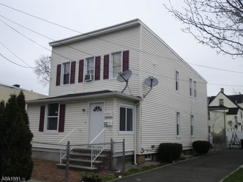 585 Christopher St - Photo 1