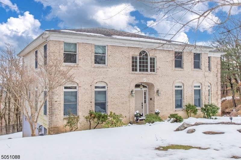 47 Susan Dr - Photo 1