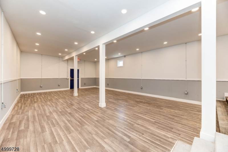 511 S Main St - Photo 1