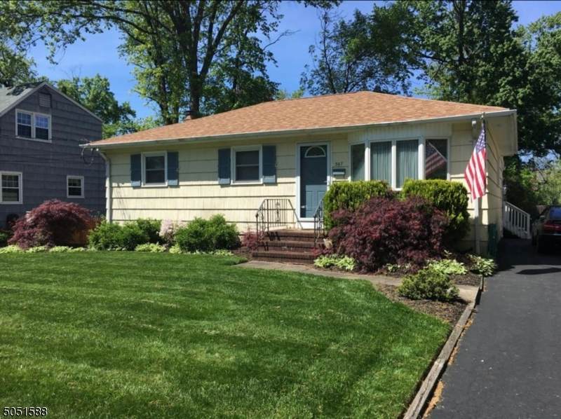 367 Plainfield Ave - Photo 1