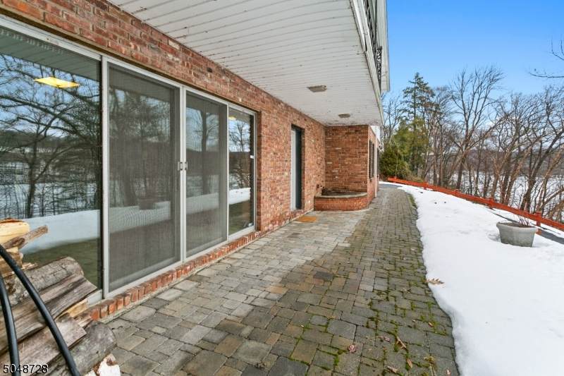14 Lake Shore Dr - Photo 1