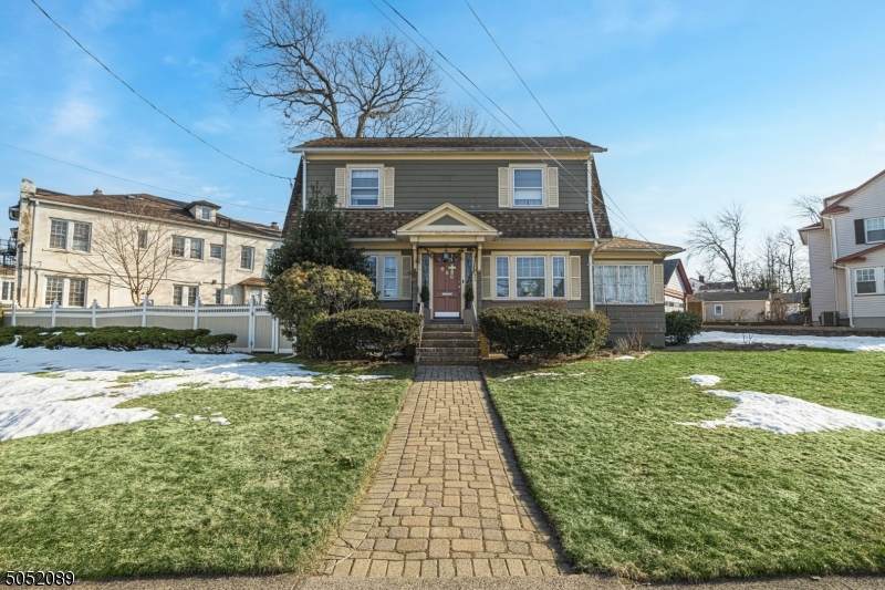 880 Park Ave - Photo 1