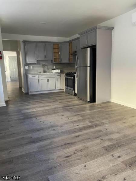 625 Ferry St - Photo 1