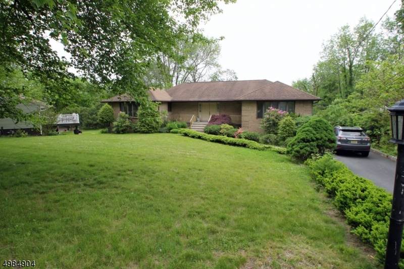 19 Reynolds Ave - Photo 1