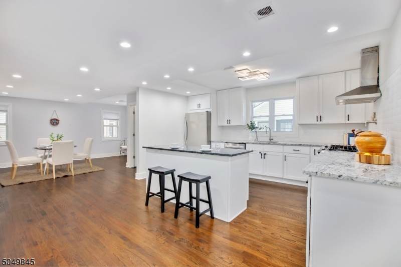 51 Kings Rd - Photo 1
